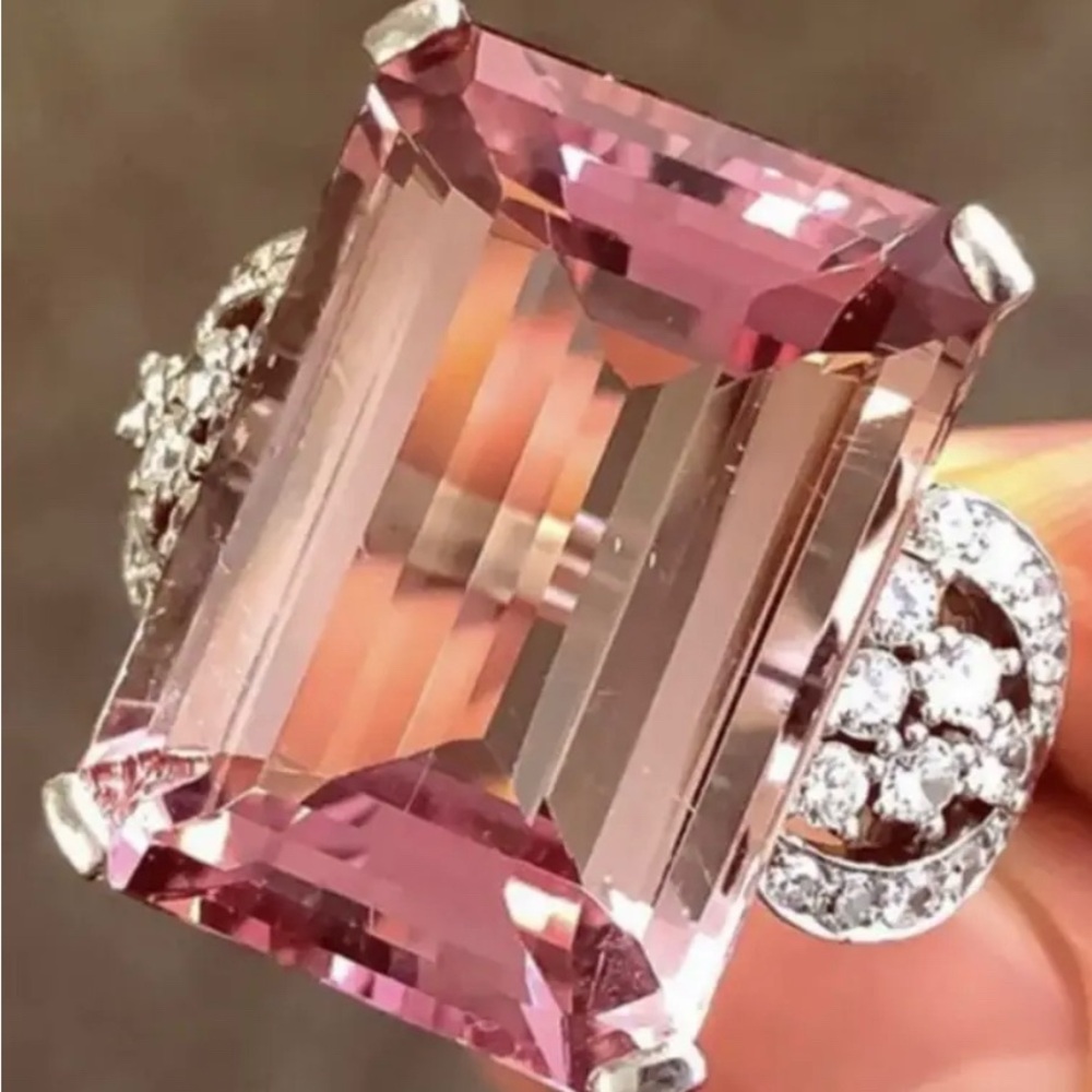 Elegant Cubic Zirconia Cocktail Ring - Luxurious  NWT Sz 7, 8, 9 available - Picture 2 of 4